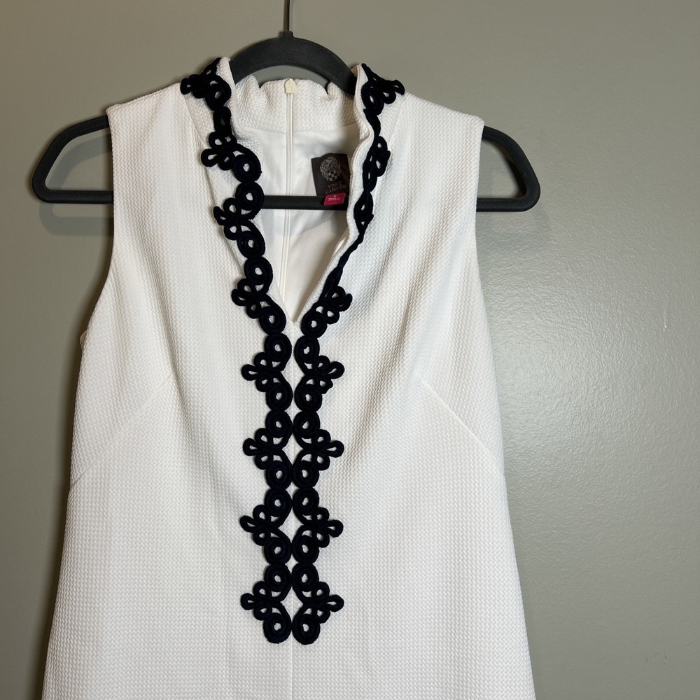 Vince Camuto Knee Length Shift Dress Size 6 White Sleeveless Back Zip High Neck - Picture 2 of 9
